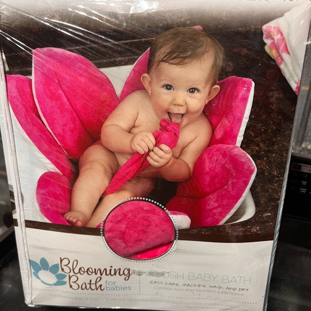 Brand New!! Hot pink Blooming Bath for babies